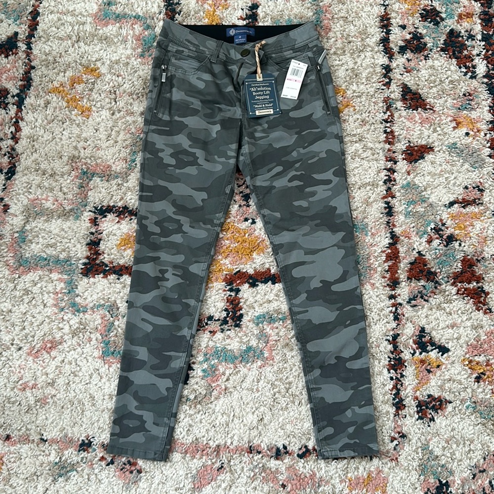 NWT Democracy “Ab”solution Booty Lift Jegging Camoflouge Size 6